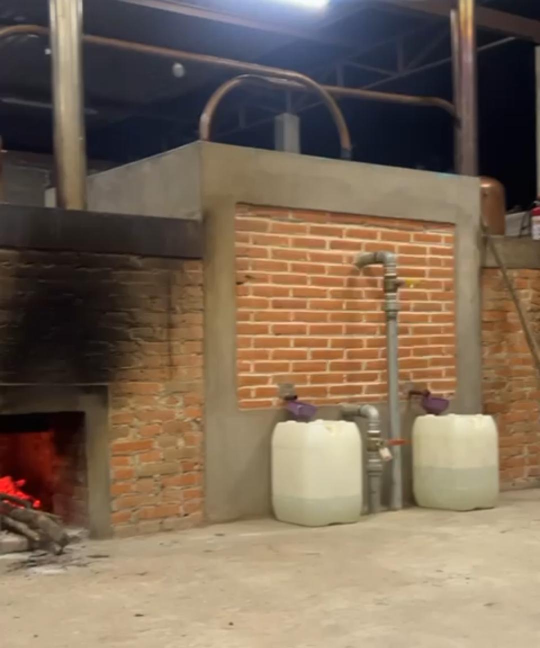 Mezcales listos para ser embotellados